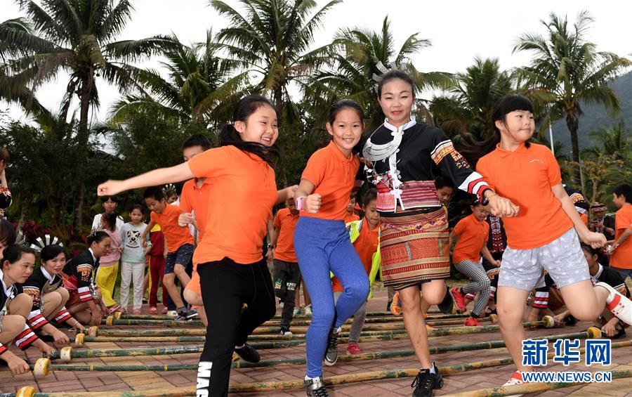 （社會(huì)）（1）海南貧困黎鄉(xiāng)&mdash;&mdash;小妹村：旅游扶貧將綠水青山打造成金山銀山(4)