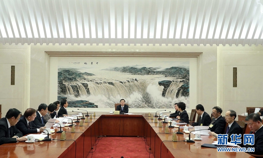 2月23日，十二屆全國人大常委會第一百一十三次委員長會議在北京人民大會堂舉行，張德江委員長主持。 新華社記者 劉衛(wèi)兵 攝