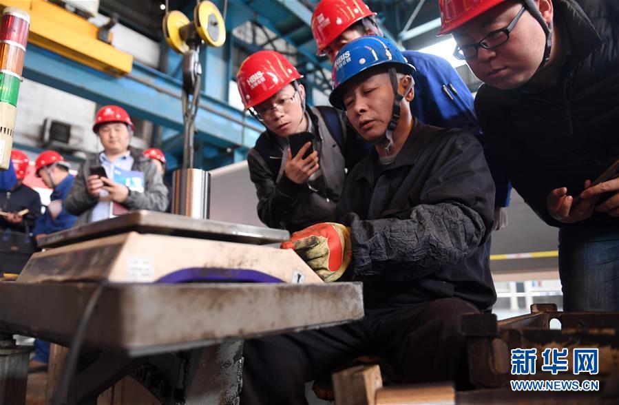 （習近平新時代中國特色社會主義思想在基層&middot;改革發(fā)展新氣象&middot;圖文互動）（1）河鋼轉(zhuǎn)型：不按&ldquo;噸&rdquo;賣按&ldquo;塊&rdquo;賣 不賣&ldquo;數(shù)量&rdquo;賣&ldquo;質(zhì)量&rdquo;