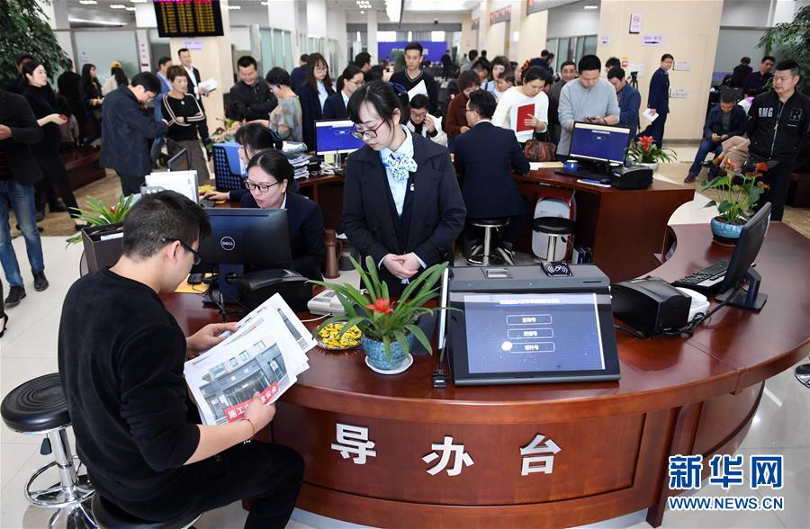 （習近平新時代中國特色社會主義思想在基層&middot;改革發(fā)展新氣象&middot;圖文互動）（3）浙江&ldquo;最多跑一次&rdquo;：改革越走越深，群眾越跑越順