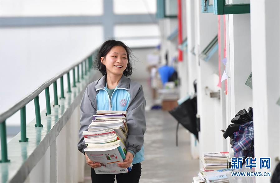 （社會(huì)）（2）苗山脫貧影像志&mdash;&mdash;高三學(xué)生的大學(xué)夢(mèng) 