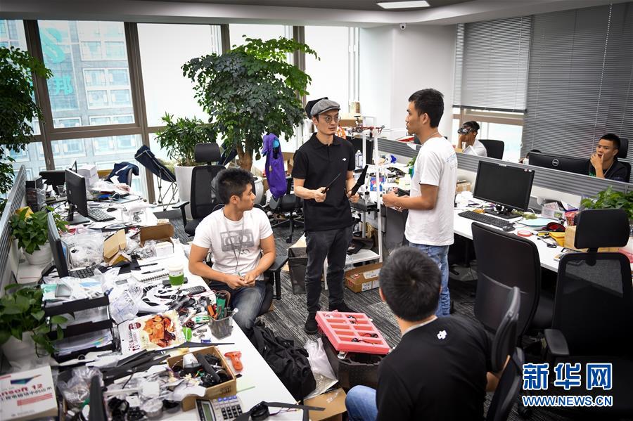 （新華全媒頭條&middot;壯闊東方潮　奮進新時代&mdash;&mdash;慶祝改革開放40年&middot;圖文互動）（7）從追趕時代到引領(lǐng)時代&mdash;&mdash;從深圳發(fā)展奇跡看中國改革開放40年  