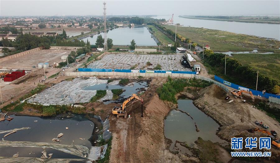 （新華視點(diǎn)&middot;圖文互動）（2）中央督察兩年有的絲毫未改，有的不減反增&mdash;&mdash;江蘇泰興數(shù)萬噸化工廢料和污泥堆放長江邊調(diào)查