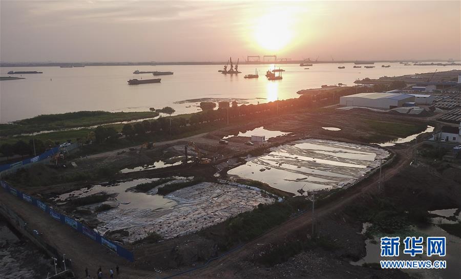 （新華視點(diǎn)&middot;圖文互動）（3）中央督察兩年有的絲毫未改，有的不減反增&mdash;&mdash;江蘇泰興數(shù)萬噸化工廢料和污泥堆放長江邊調(diào)查