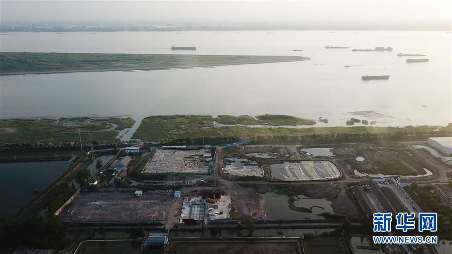 （新華視點(diǎn)&middot;圖文互動）（6）中央督察兩年有的絲毫未改，有的不減反增&mdash;&mdash;江蘇泰興數(shù)萬噸化工廢料和污泥堆放長江邊調(diào)查