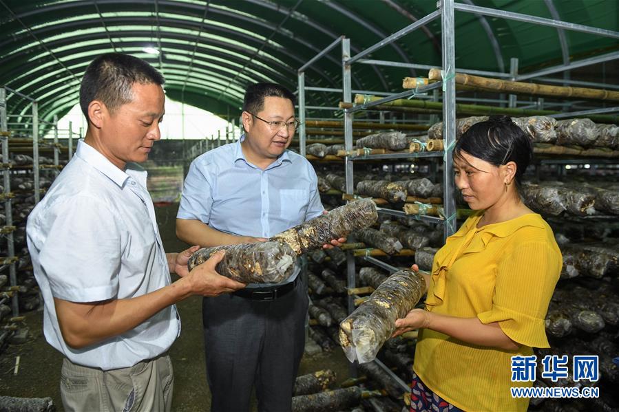 （脫貧攻堅(jiān)&middot;圖文互動(dòng)）（3）&ldquo;不畏難、不畏煩、不畏苦&rdquo;&mdash;&mdash;記&ldquo;80后&rdquo;扶貧干部李朝陽(yáng)