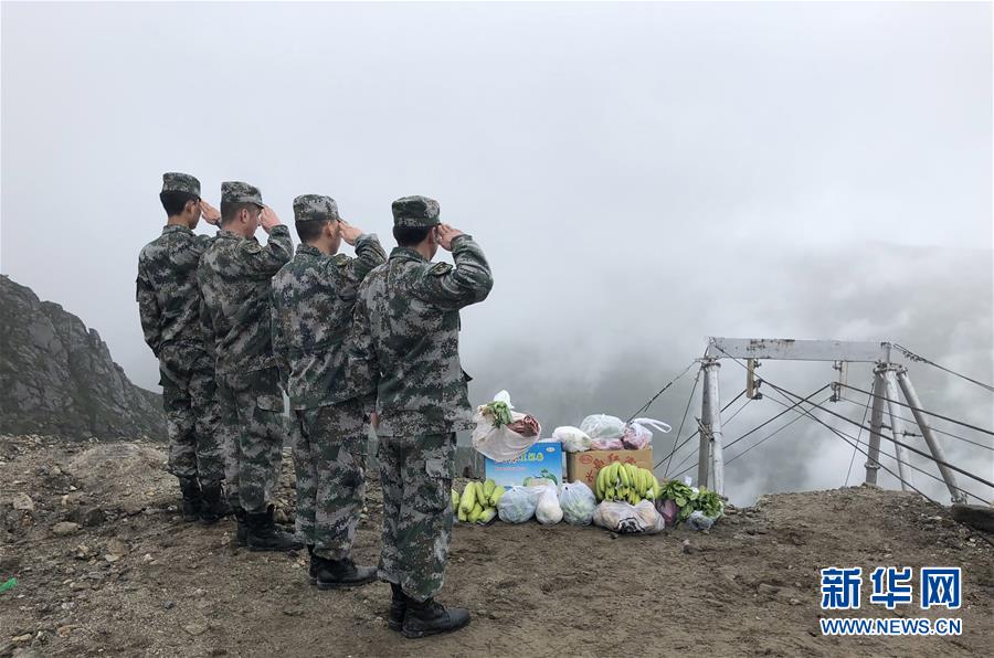 （圖文互動）（9）特寫：&ldquo;八一&rdquo;禮物，飛向云端哨所