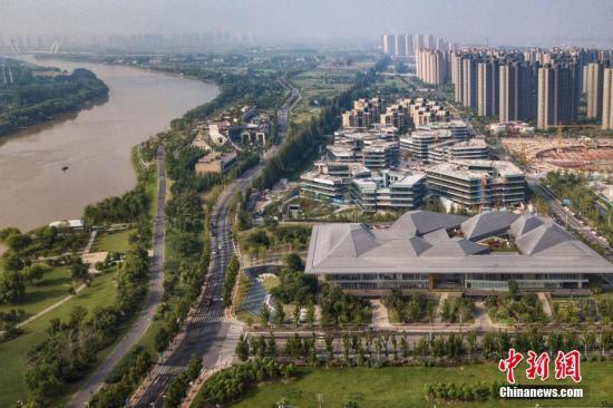 8月9日，航拍南京江心洲新加坡&middot;南京生態(tài)科技島。 <a target='_blank' >中新社</a>記者 泱波 攝