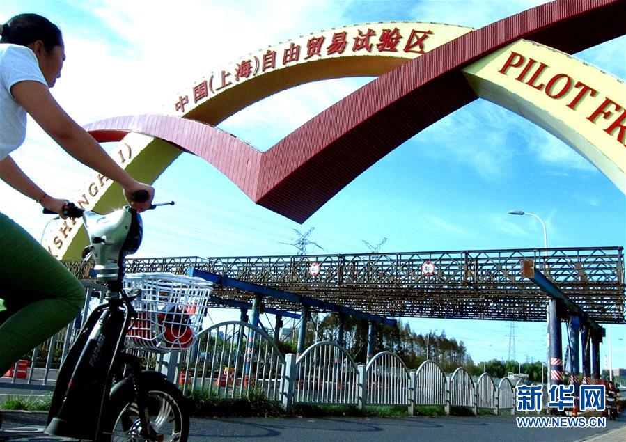 （新華全媒頭條&middot;壯闊東方潮 奮進(jìn)新時代&mdash;&mdash;慶祝改革開放40年&middot;圖文互動）（11）從改革開放窗口到攻堅破冰試驗田&mdash;&mdash;從浦東開發(fā)開放看中國改革開放40年