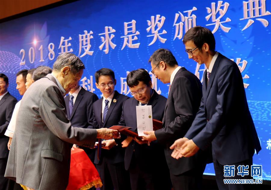 (圖文互動)(2)2018年度“求是獎”揭曉 江雷獲杰出科學(xué)家獎