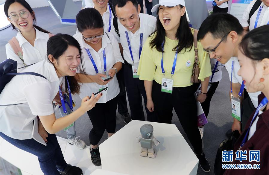 （新華全媒頭條&middot;圖文互動）（2）&ldquo;中國智，世界能&rdquo;&mdash;&mdash;2018世界人工智能大會釋放AI發(fā)展新信號
