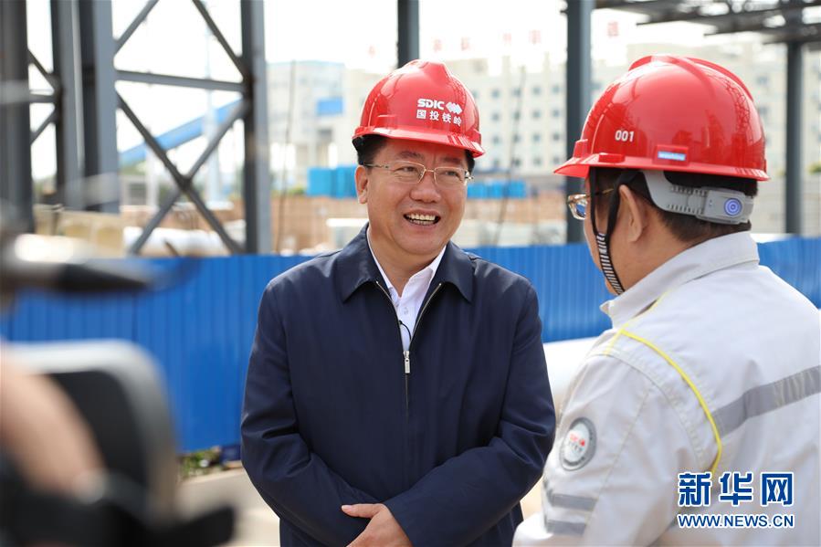 （新時(shí)代擔(dān)當(dāng)作為典型風(fēng)采&middot;圖文互動(dòng)）（1）李士偉：以實(shí)干擔(dān)當(dāng) 向難題沖鋒