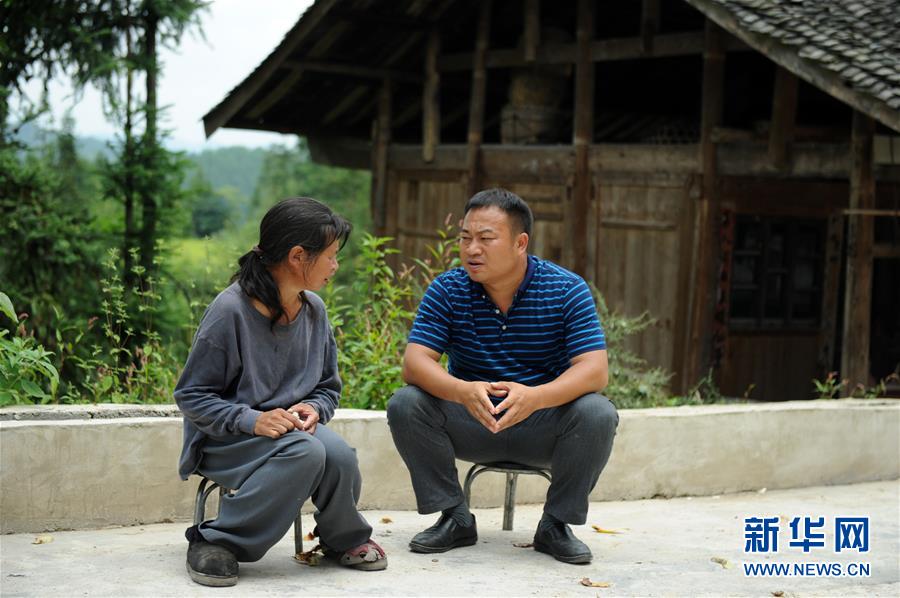 (在習(xí)近平新時(shí)代中國特色社會(huì)主義思想指引下——新時(shí)代新作為新篇章·圖文互動(dòng))(4)三年村干部 一世農(nóng)村情——記貴州石阡農(nóng)村扶貧干部