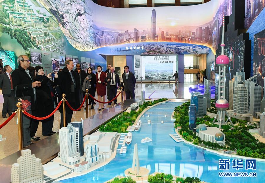 （文化）（1）&ldquo;偉大的變革&mdash;&mdash;慶祝改革開(kāi)放40周年大型展覽&rdquo; 迎來(lái)外賓專(zhuān)場(chǎng)