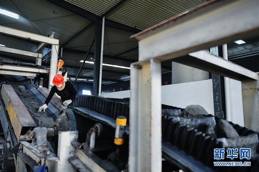 （在習(xí)近平新時(shí)代中國(guó)特色社會(huì)主義思想指引下&middot;慶祝改革開放40周年&middot;綠色發(fā)展&middot;圖文互動(dòng)）（4）吹盡狂沙始到金&mdash;&mdash;綠色發(fā)展之&ldquo;金&rdquo;的故事 