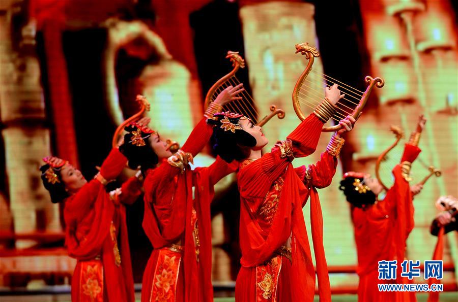 （在習(xí)近平新時(shí)代中國(guó)特色社會(huì)主義思想指引下&middot;慶祝改革開(kāi)放40周年&middot;開(kāi)放發(fā)展）（新華全媒頭條&middot;圖文互動(dòng)）（8）開(kāi)放中國(guó)：大門越開(kāi)越大 道路越走越寬