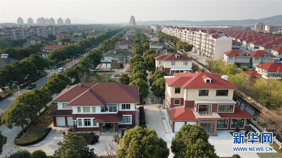 （慶祝改革開放40周年基層行&middot;村莊篇&middot;圖文互動）（3）&ldquo;第一村&rdquo;華西：住房、樓宇刻畫發(fā)展&ldquo;年輪&rdquo;