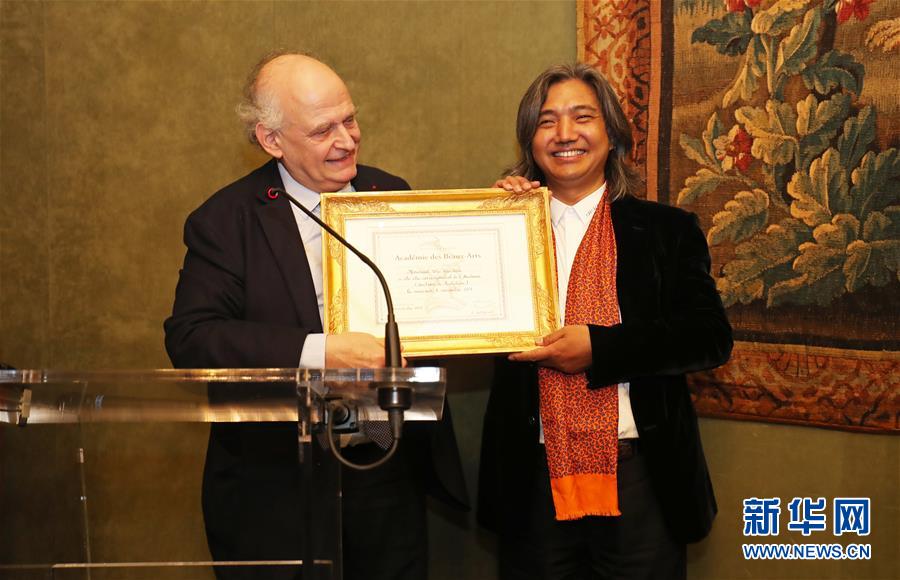 （新華全媒頭條&middot;壯闊歷程40年系列述評&middot;圖文互動）（10）舉旗定向 康莊大道&mdash;&mdash;從改革開放40年看中國自信