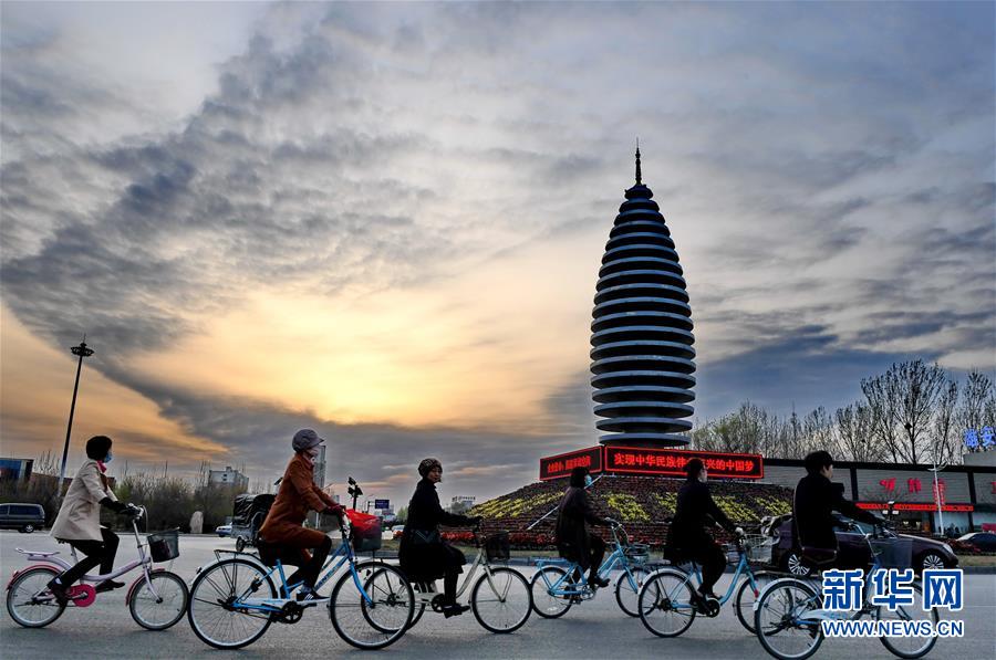 （新華全媒頭條&middot;圖文互動）（8）高舉新時代改革開放旗幟&mdash;&mdash;以習(xí)近平同志為核心的黨中央引領(lǐng)改革開放紀(jì)實(shí)