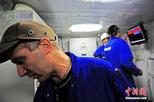 中國(guó)造船廠(chǎng)里的外籍員工。 李風(fēng) 攝