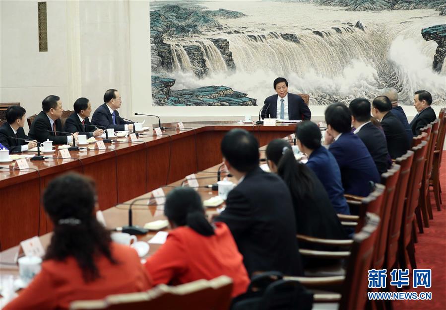 (時政)栗戰(zhàn)書出席部分全國人大代表座談會