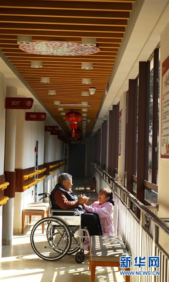 （聚焦歷史性成就和變革&middot;特稿&middot;圖文互動(dòng)）（5）經(jīng)濟(jì)躍上新臺(tái)階　發(fā)展站上新起點(diǎn)&mdash;&mdash;我國(guó)五年來(lái)經(jīng)濟(jì)社會(huì)發(fā)展成就巡禮