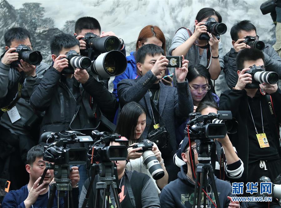 （兩會&middot;XHDW）（4）全國政協(xié)十三屆一次會議舉行新聞發(fā)布會