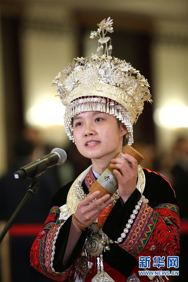 （兩會(huì)&middot;人大開幕）（8）全國(guó)人大代表接受采訪