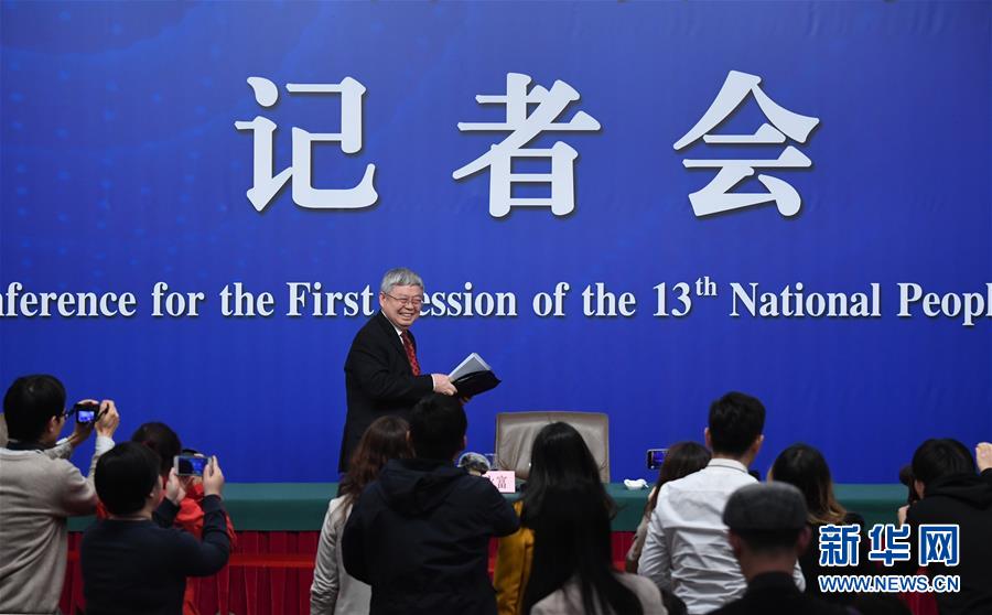 （兩會(huì)）（6）國(guó)務(wù)院扶貧辦主任劉永富就&ldquo;打好精準(zhǔn)脫貧攻堅(jiān)戰(zhàn)&rdquo;答記者問(wèn)