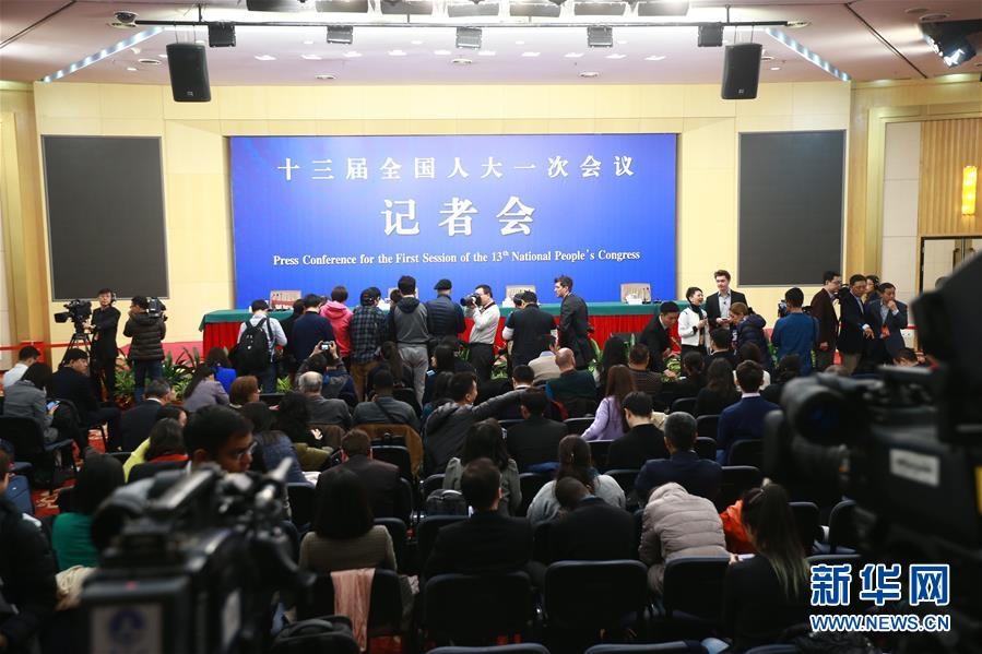 （兩會(huì)&middot;新華網(wǎng)）（1）外交部部長王毅答記者問