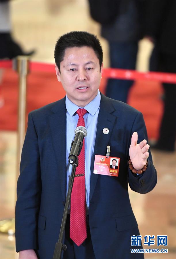 （兩會(huì)&middot;XHDW）（14）全國(guó)政協(xié)委員接受采訪
