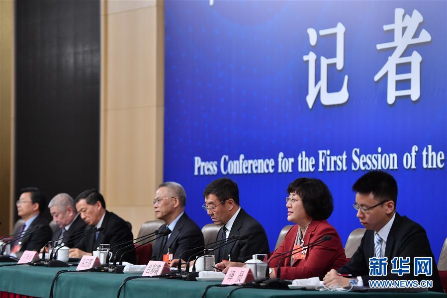 （兩會&middot;XHDW）（11）全國人大相關(guān)負責人就&ldquo;人大立法工作&rdquo;答記者問