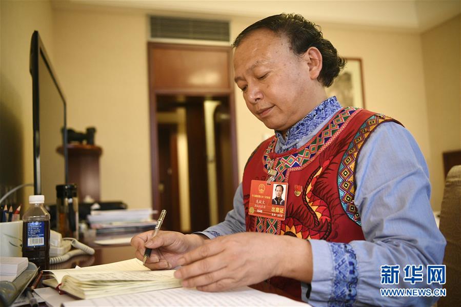 （兩會&middot;基層代表履職故事）（5）全國人大代表龍獻文：幸福都是奮斗出來的!