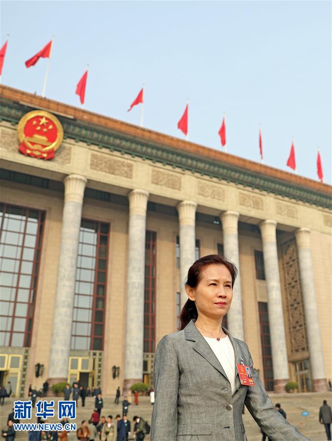 (兩會(huì)·基層代表履職故事)(1)全國人大代表李潞:承載生命囑托 堅(jiān)守醫(yī)生職責(zé)