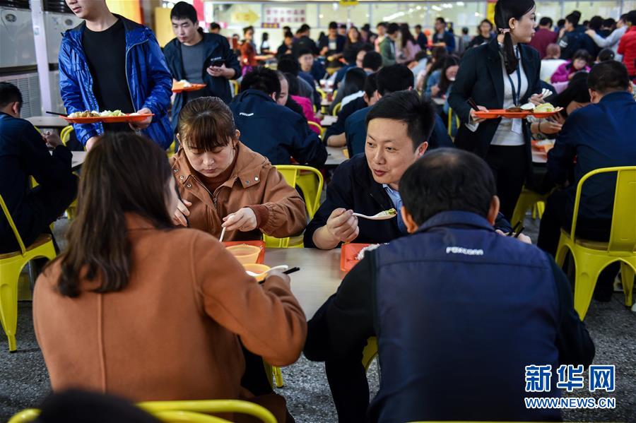 （兩會&middot;基層代表履職故事）（7）全國人大代表?xiàng)铒w飛：讓農(nóng)民工有更好的職業(yè)上升通道