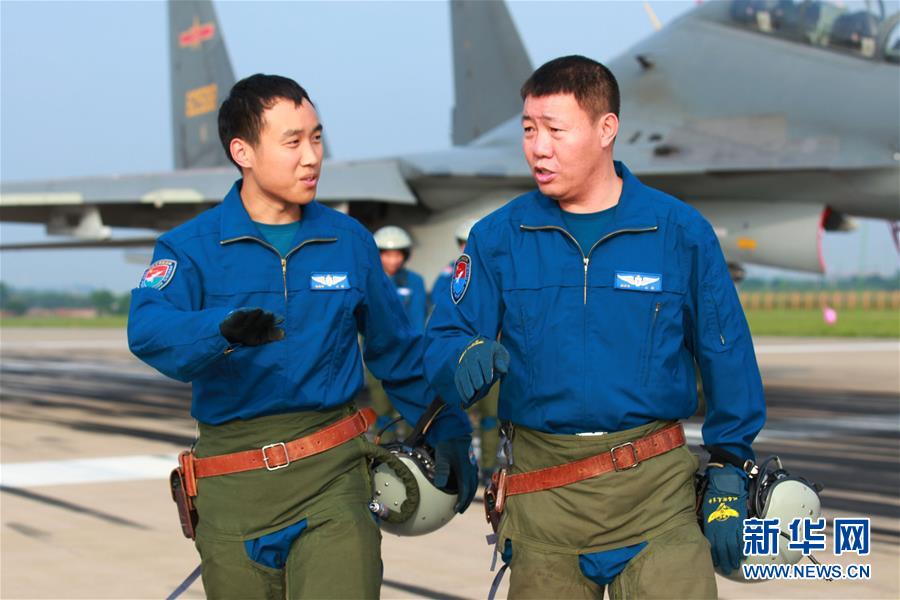 （新華全媒頭條&middot;圖文互動）（3）戰(zhàn)鷹，為祖國奮飛&mdash;&mdash;記空軍航空兵某旅旅長、特級飛行員郝井文