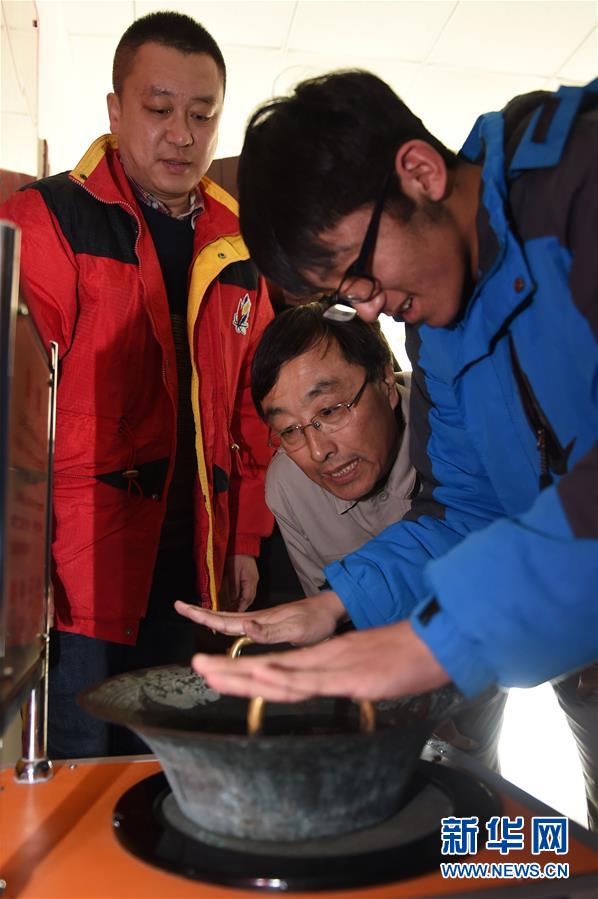 （改革先鋒風(fēng)采&middot;圖文互動(dòng)）（2）郭明義：與時(shí)代同行詮釋&ldquo;雷鋒精神&rdquo;生命力