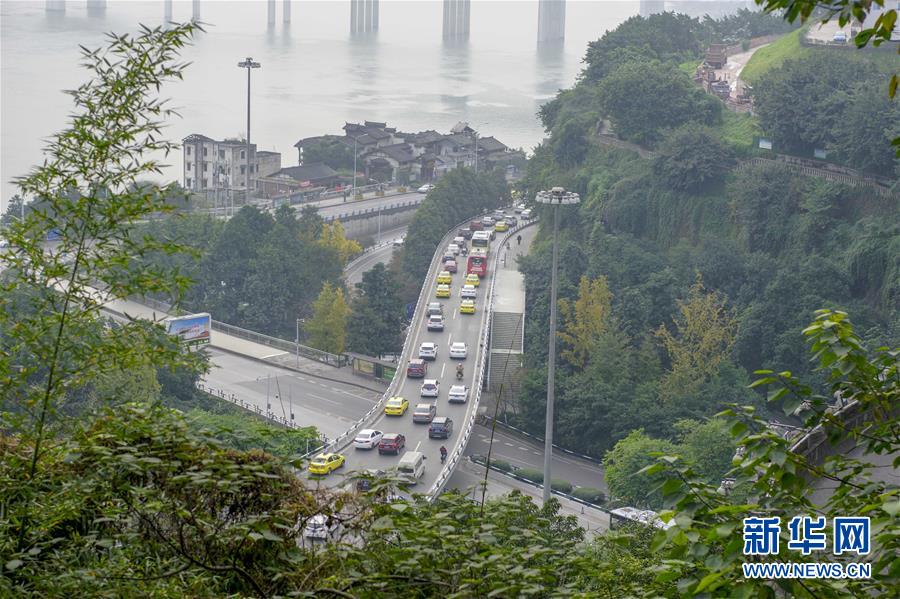 （在習(xí)近平新時(shí)代中國特色社會(huì)主義思想指引下&mdash;&mdash;新時(shí)代新作為新篇章&middot;圖文互動(dòng)）（9）激活新動(dòng)能 崛起新高地 塑造山水城&mdash;&mdash;重慶推動(dòng)高質(zhì)量發(fā)展觀察