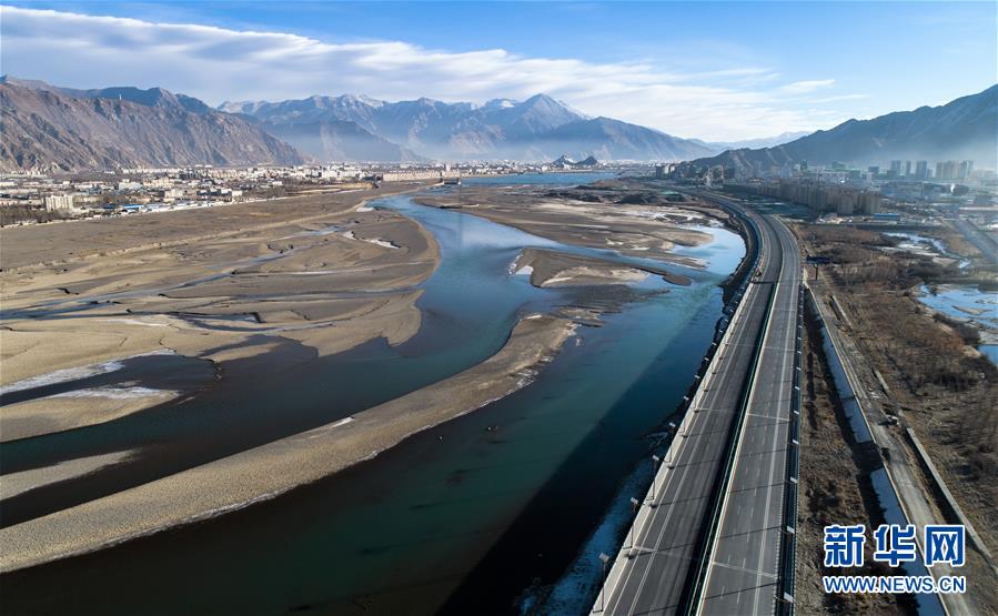 （兩會(huì)前夕看落實(shí)&middot;圖文互動(dòng)）（2）格桑花開(kāi) 幸福路寬&mdash;&mdash;西藏落實(shí)習(xí)近平總書記全國(guó)兩會(huì)重要講話精神紀(jì)實(shí)