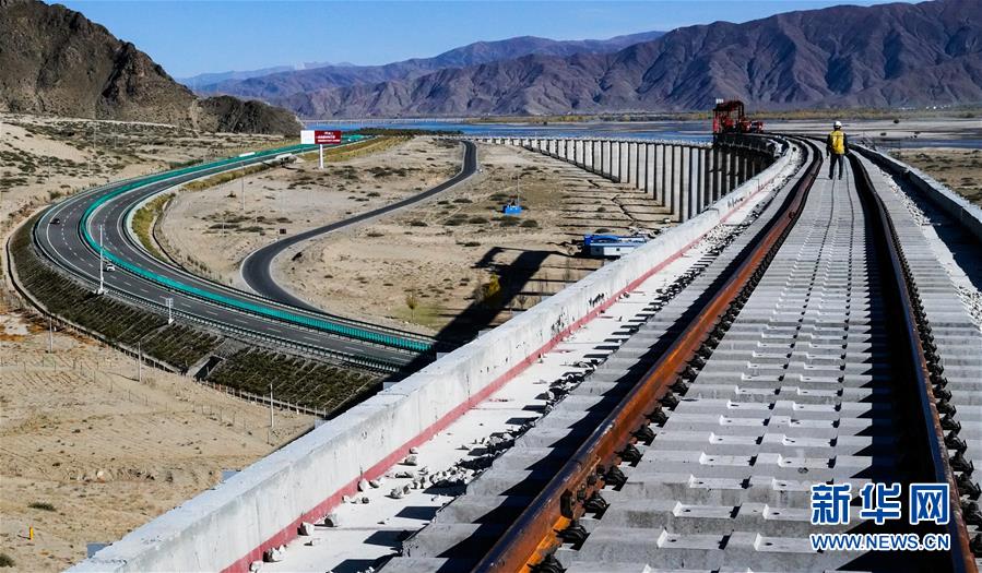 （兩會(huì)前夕看落實(shí)&middot;圖文互動(dòng)）（3）格?；ㄩ_(kāi) 幸福路寬&mdash;&mdash;西藏落實(shí)習(xí)近平總書記全國(guó)兩會(huì)重要講話精神紀(jì)實(shí)