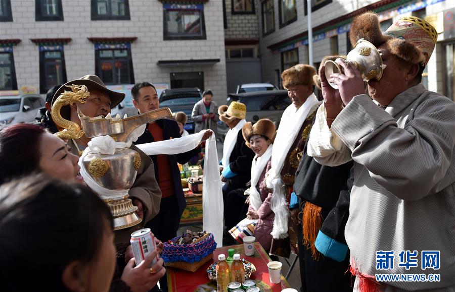 （兩會(huì)前夕看落實(shí)&middot;圖文互動(dòng)）（4）格桑花開(kāi) 幸福路寬&mdash;&mdash;西藏落實(shí)習(xí)近平總書記全國(guó)兩會(huì)重要講話精神紀(jì)實(shí)