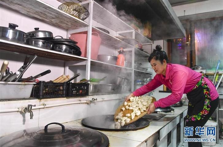 （在習(xí)近平新時代中國特色社會主義思想指引下&mdash;&mdash;新時代新作為新篇章&middot;圖文互動）（6）三年，從無名小屯到聲名遠播&mdash;&mdash;這個&ldquo;雪鄉(xiāng)&rdquo;是如何做到的？