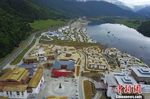 資料圖：初夏的西藏林芝魯朗小鎮(zhèn)美輪美奐。<a target='_blank' ><p  align=