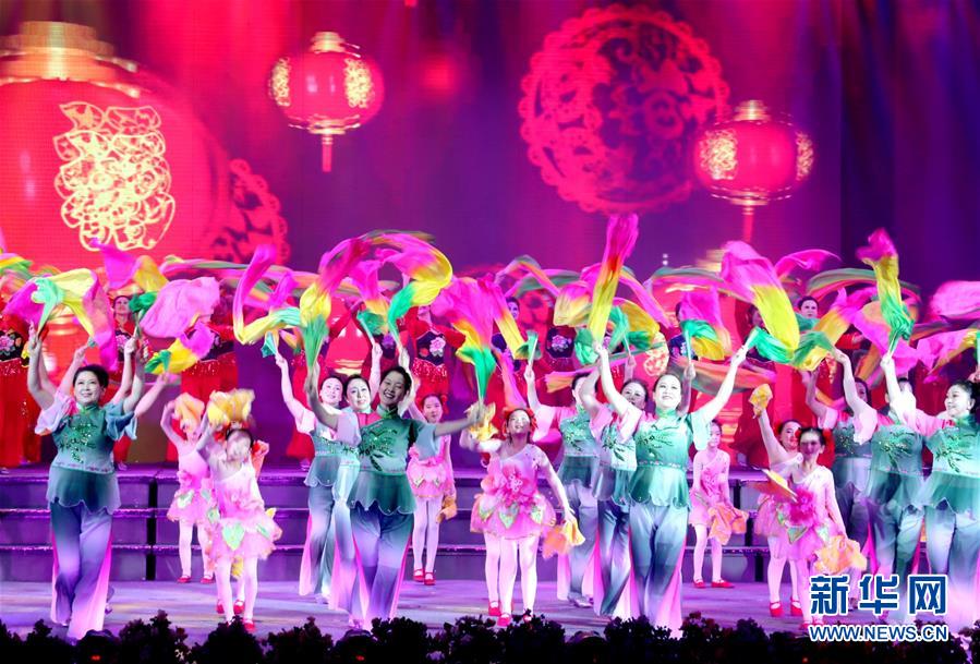 （在習(xí)近平新時代中國特色社會主義思想指引下&mdash;&mdash;新時代新作為新篇章&middot;圖文互動）（2）歡樂的&ldquo;精氣神兒&rdquo;從哪來？&mdash;&mdash;&ldquo;東北小延安&rdquo;用&ldquo;文化密鑰&rdquo;解鎖基層治理