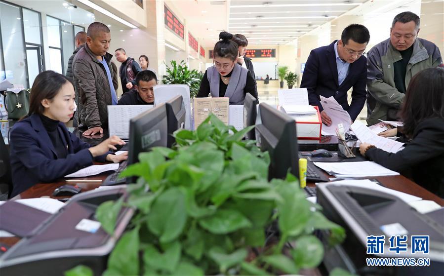 （新華全媒頭條&middot;兩會特別報(bào)道&middot;圖文互動）（4）抓住新機(jī)遇 贏得新優(yōu)勢&mdash;&mdash;從全國兩會看奮進(jìn)中國的發(fā)展動力