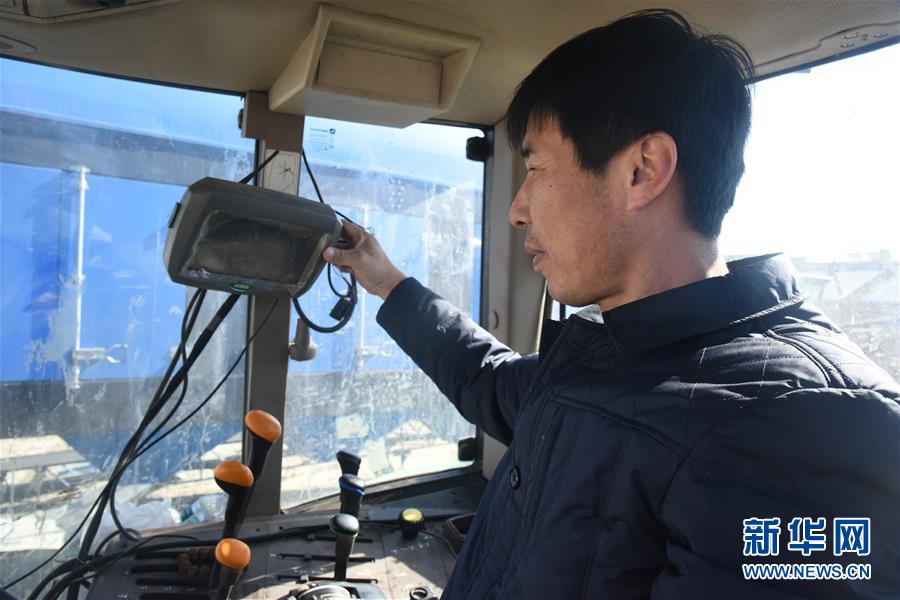 （在習(xí)近平新時(shí)代中國特色社會(huì)主義思想指引下&mdash;&mdash;新時(shí)代新作為新篇章&middot;圖文互動(dòng)）（1）黑土地上感受&ldquo;中國飯碗&rdquo;新變化