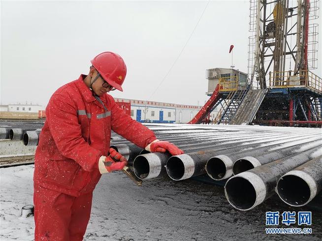 （走基層 聽民聲&middot;圖文互動(dòng)）（2）&ldquo;條件進(jìn)步了，好作風(fēng)沒變&rdquo;&mdash;&mdash;記者夜守大慶油田1205鉆井隊(duì)