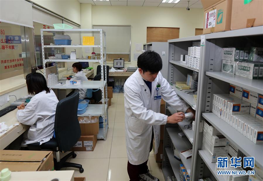 （新華全媒頭條&middot;圖文互動(dòng)）（1）一粒藥片牽動(dòng)萬(wàn)人心，藥品集中采購(gòu)給你我省了多少？