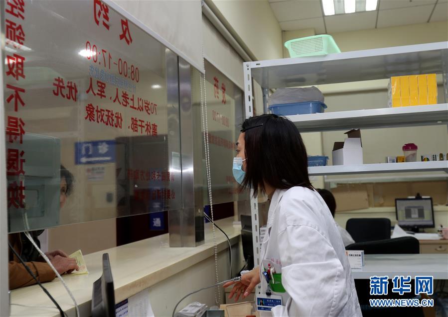 （新華全媒頭條&middot;圖文互動(dòng)）（4）一粒藥片牽動(dòng)萬(wàn)人心，藥品集中采購(gòu)給你我省了多少？