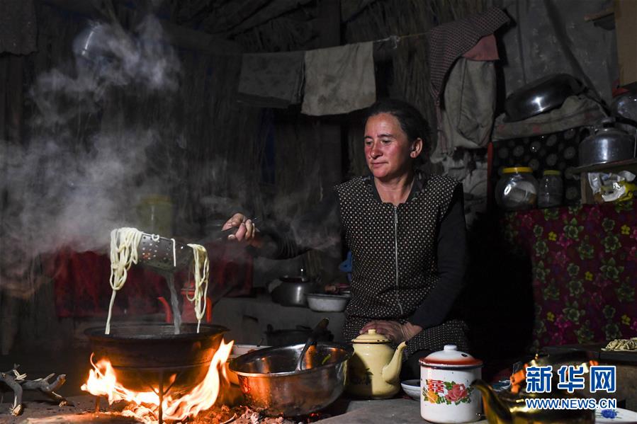 （新華全媒頭條&middot;圖文互動(dòng)）（5）一步千年，&ldquo;最后的沙漠部落&rdquo;遷入新家園